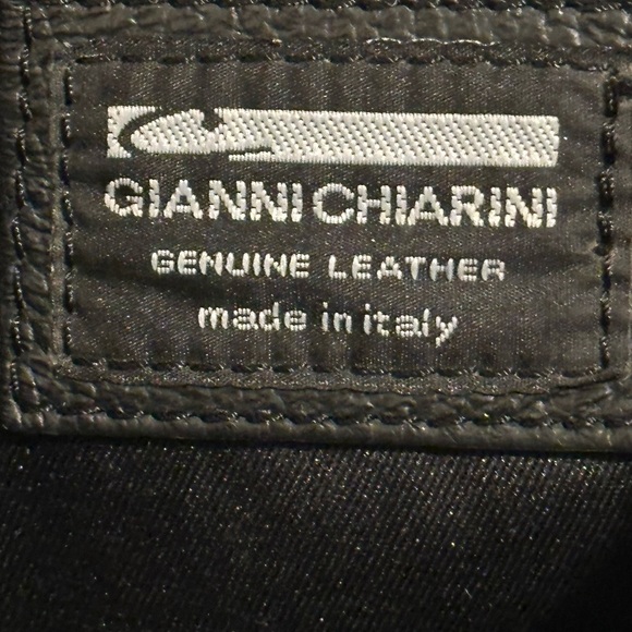 Gianni Chiarini Blk. Italian Leather handbag / crossbody bag. - Picture 15 of 16